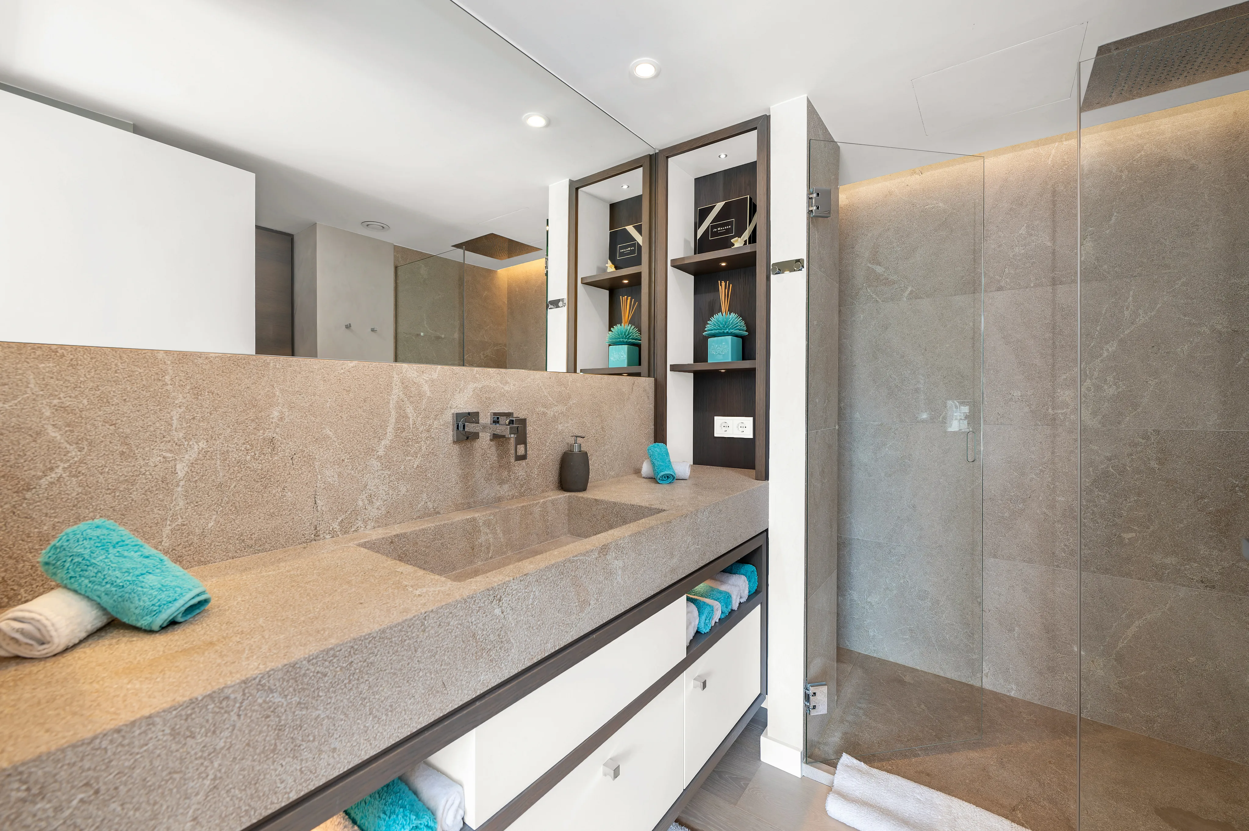 Ático de lujo totalmente reformado con espectaculares vistas al puerto en Port Andratx-11