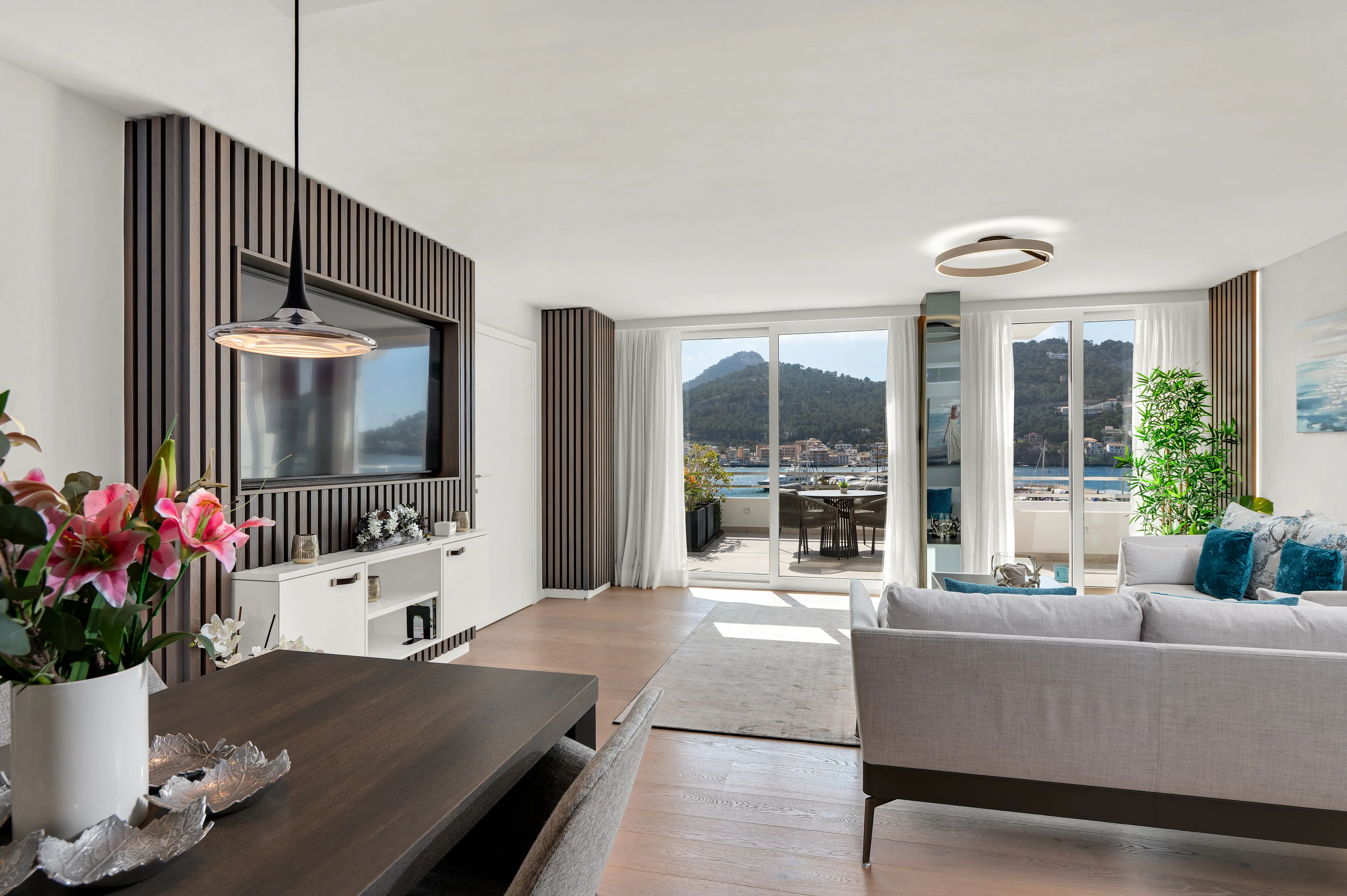 Ático de lujo totalmente reformado con espectaculares vistas al puerto en Port Andratx-9