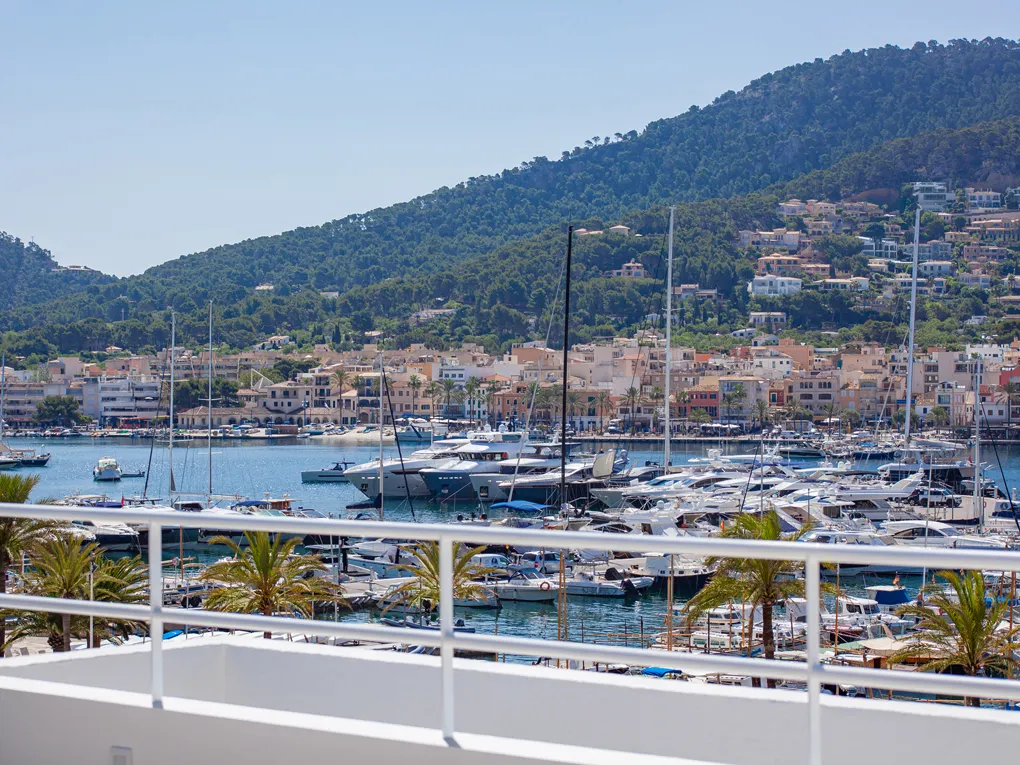 Àtic de luxe totalment reformat amb espectaculars vistes al port a Port Andratx-11