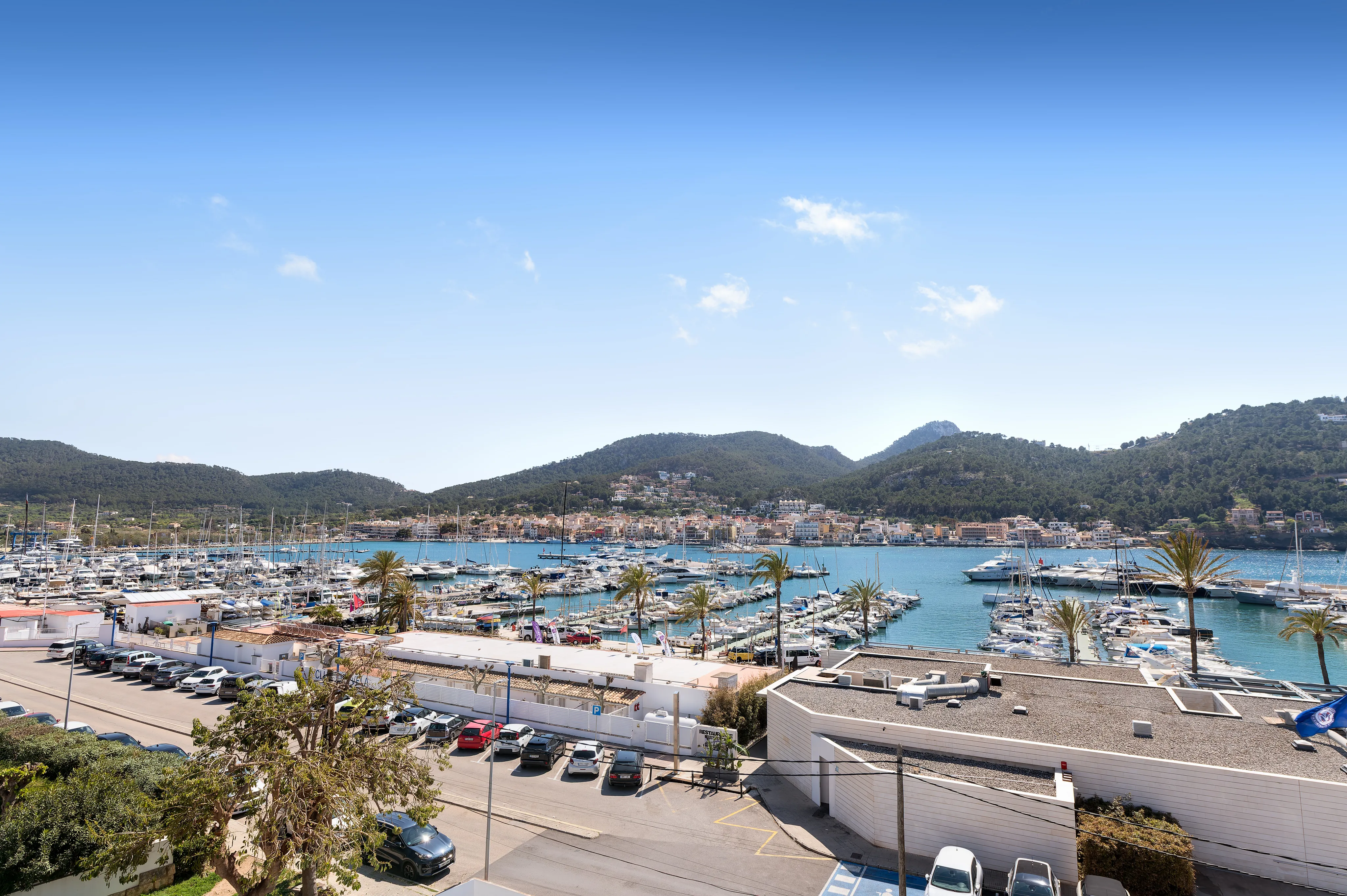 Ático de lujo totalmente reformado con espectaculares vistas al puerto en Port Andratx-5