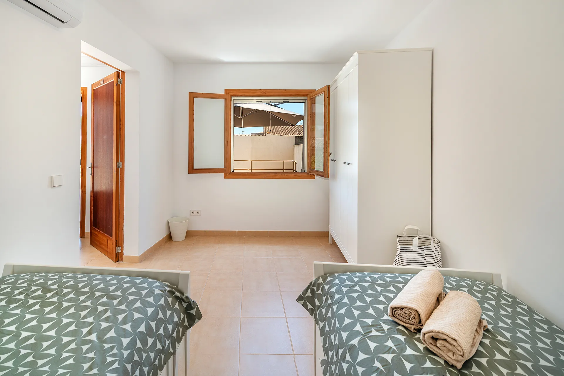 Amplia casa familiar con piscina privada y grandes terrazas en Sa Pobla-8