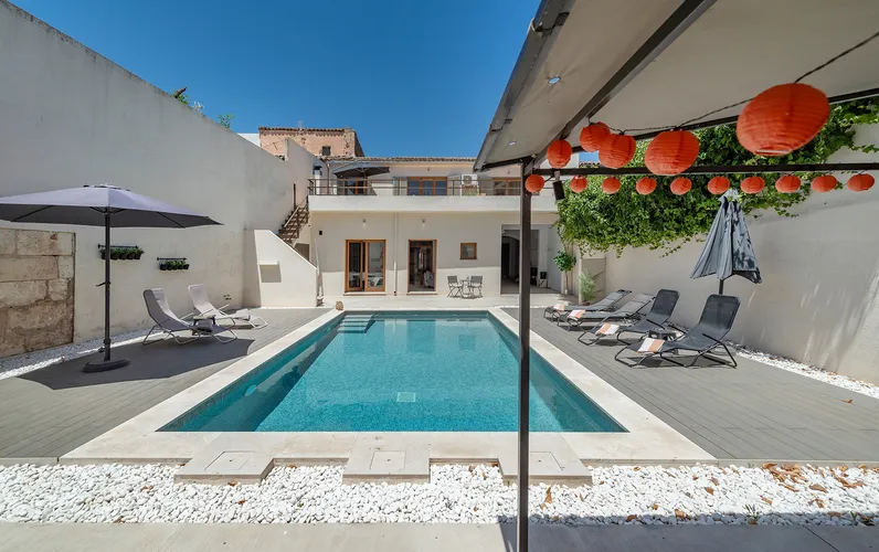 Geräumiges Familienhaus mit privatem Pool und großzügigen Terrassen in Sa Pobla