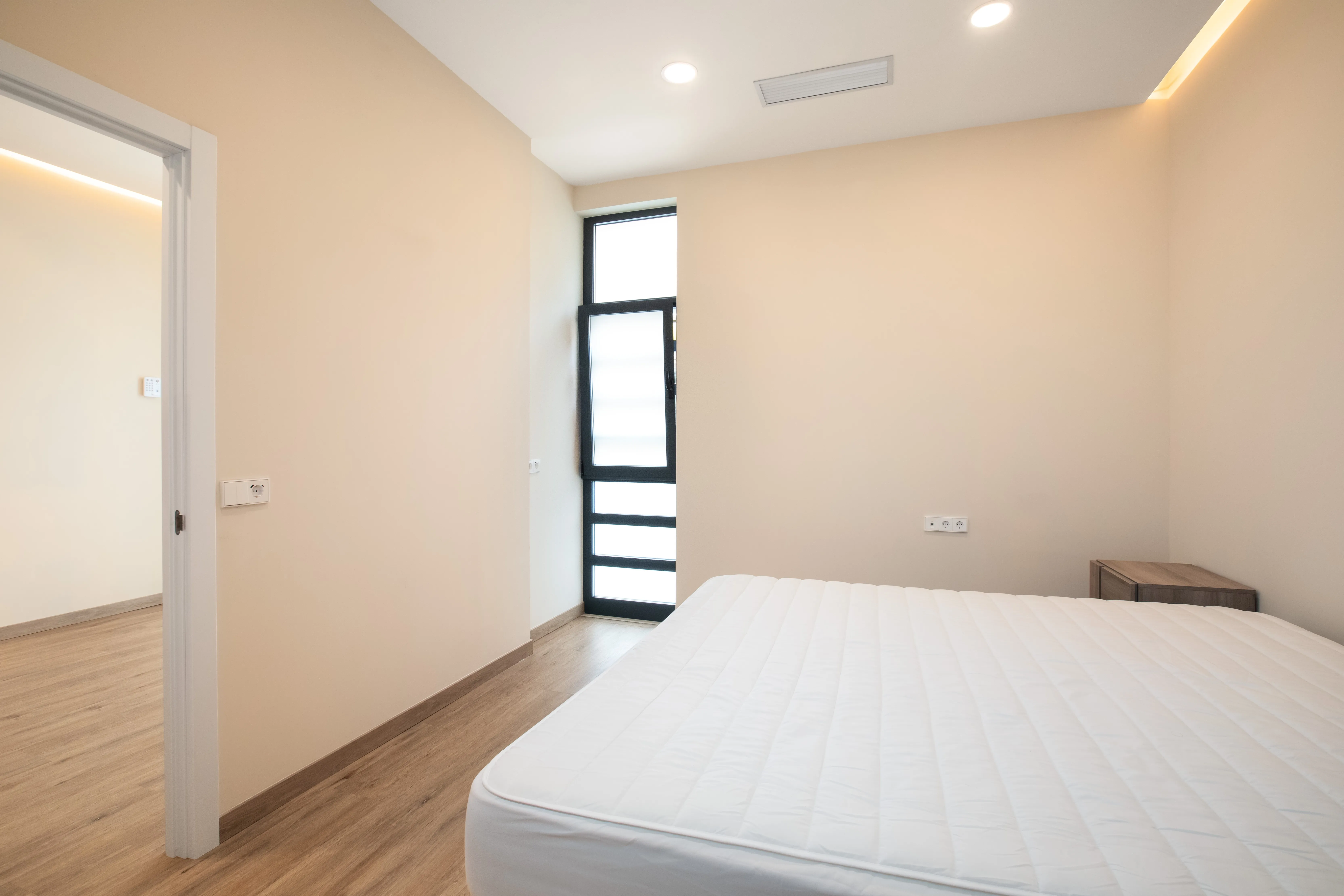 Exclusivo bajo reformado con gran patio y altas calidades-7