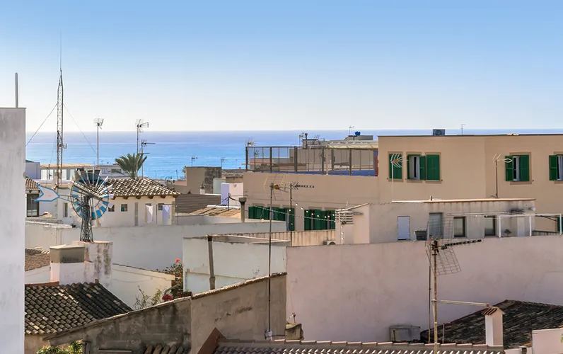 Ejendom med førsteklasses sidegrund inkluderet