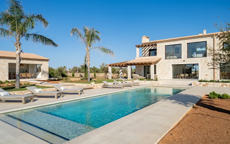 Stilvolle Neubaufinca mit Meerblick