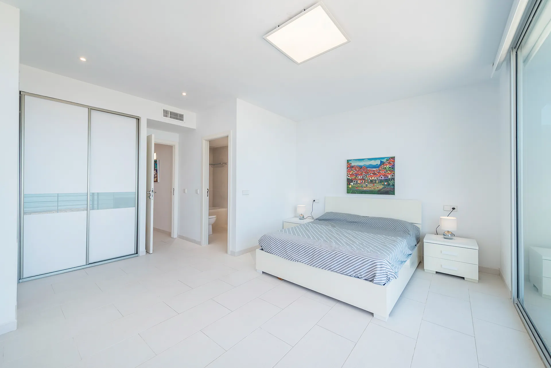 Dúplex en primera línea con vistas panorámicas al mar y licencia ETV-10