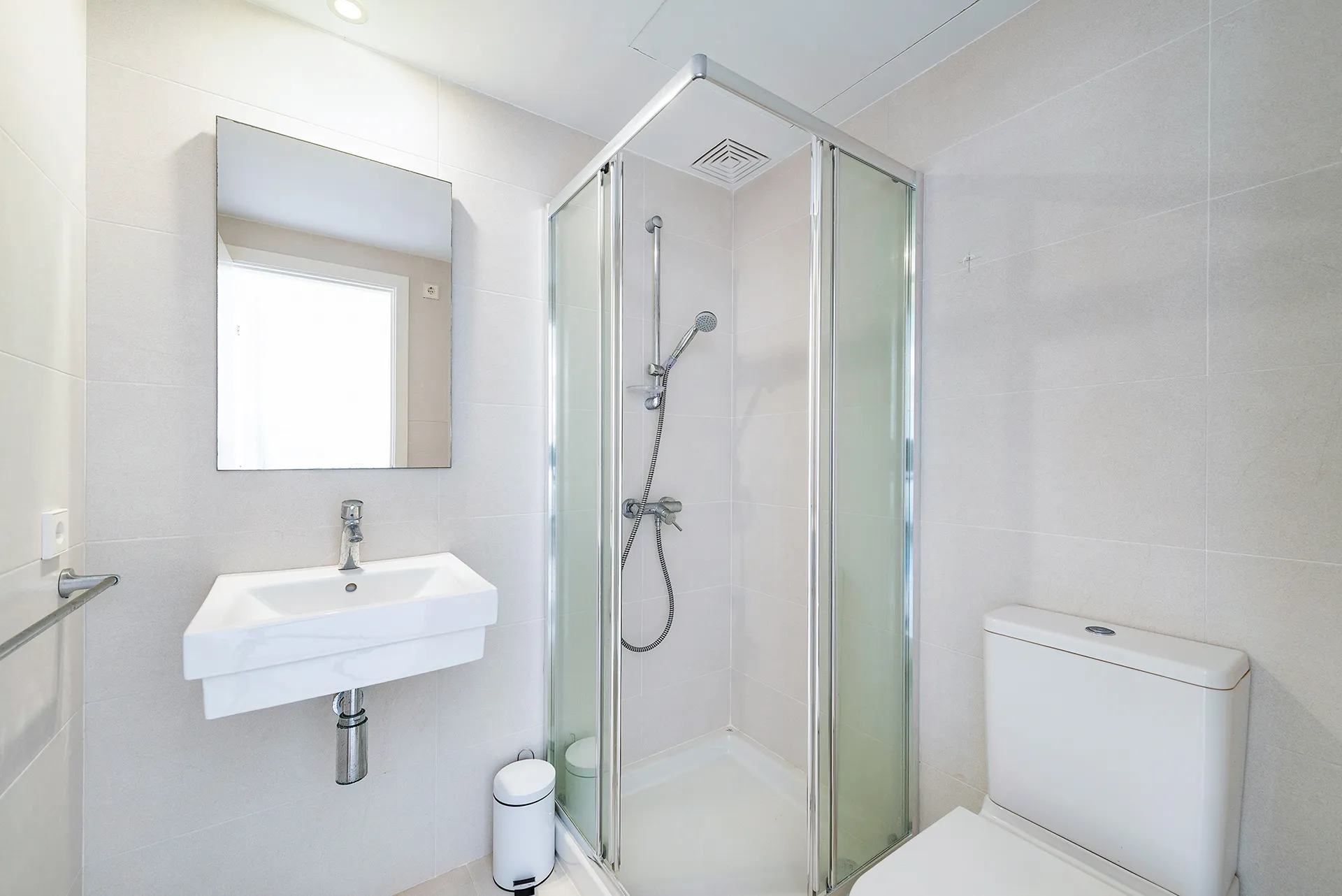 Dúplex en primera línea con vistas panorámicas al mar y licencia ETV-13