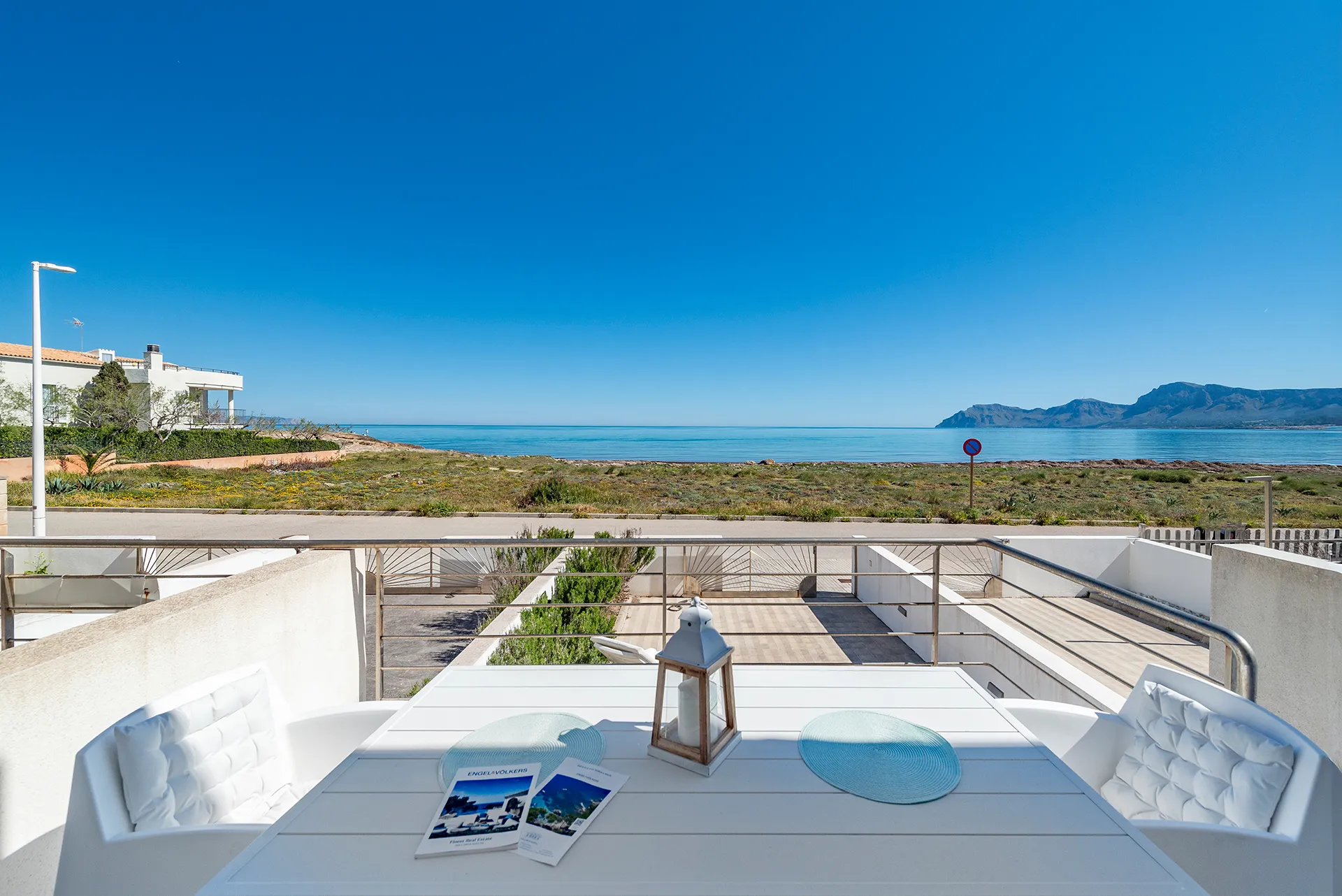 Dúplex en primera línea con vistas panorámicas al mar y licencia ETV-1