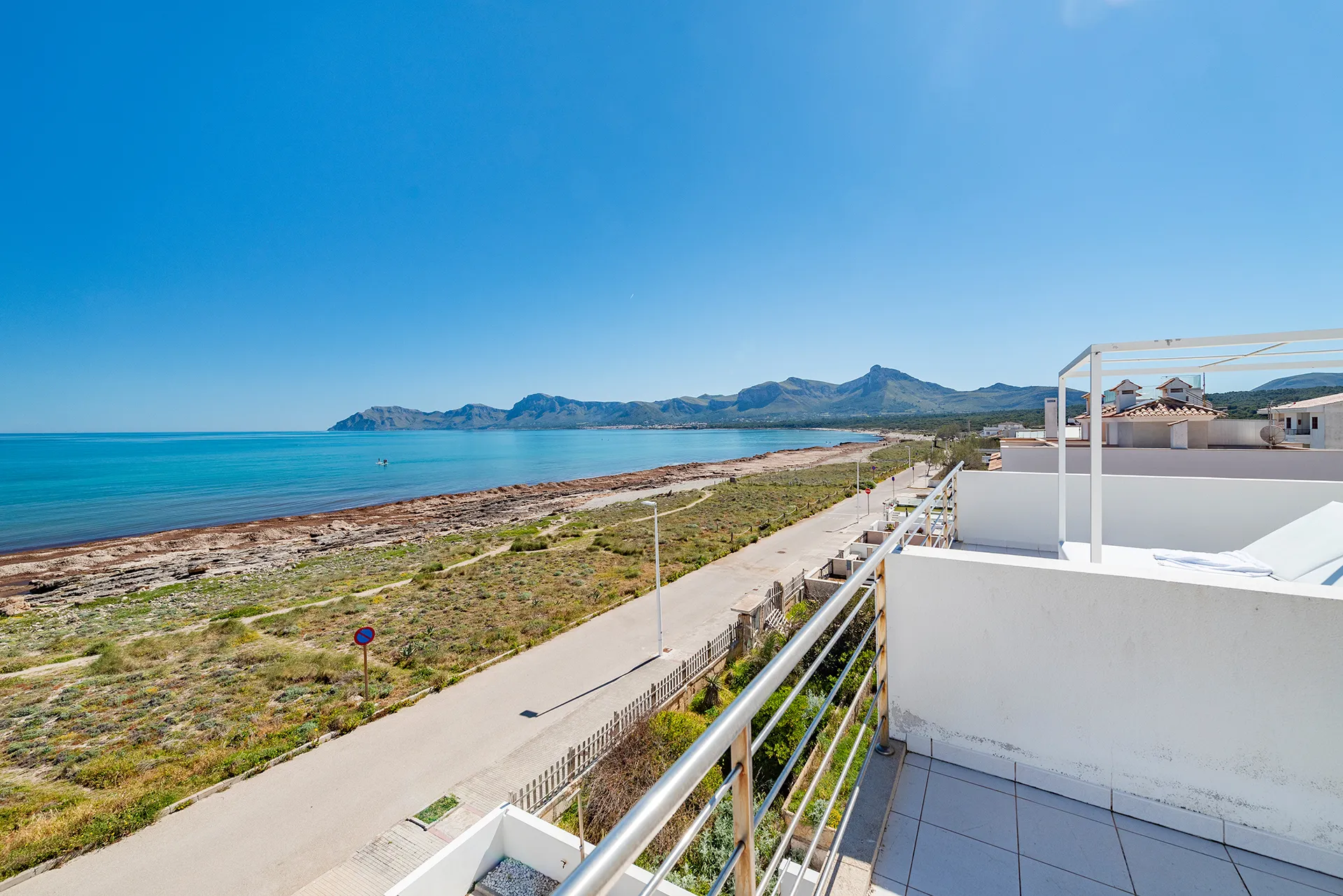 Dúplex en primera línea con vistas panorámicas al mar y licencia ETV-19