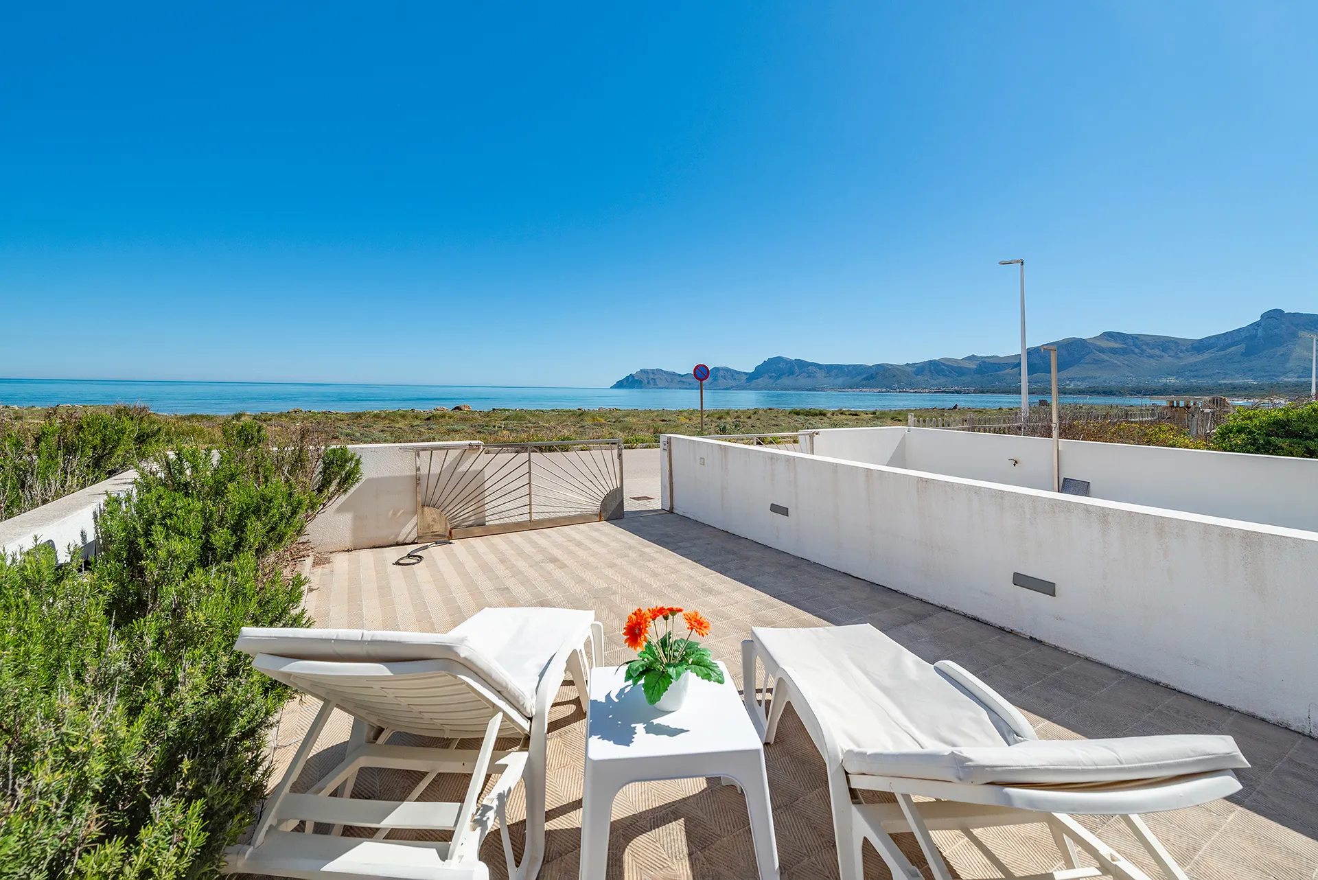 Dúplex en primera línea con vistas panorámicas al mar y licencia ETV-5