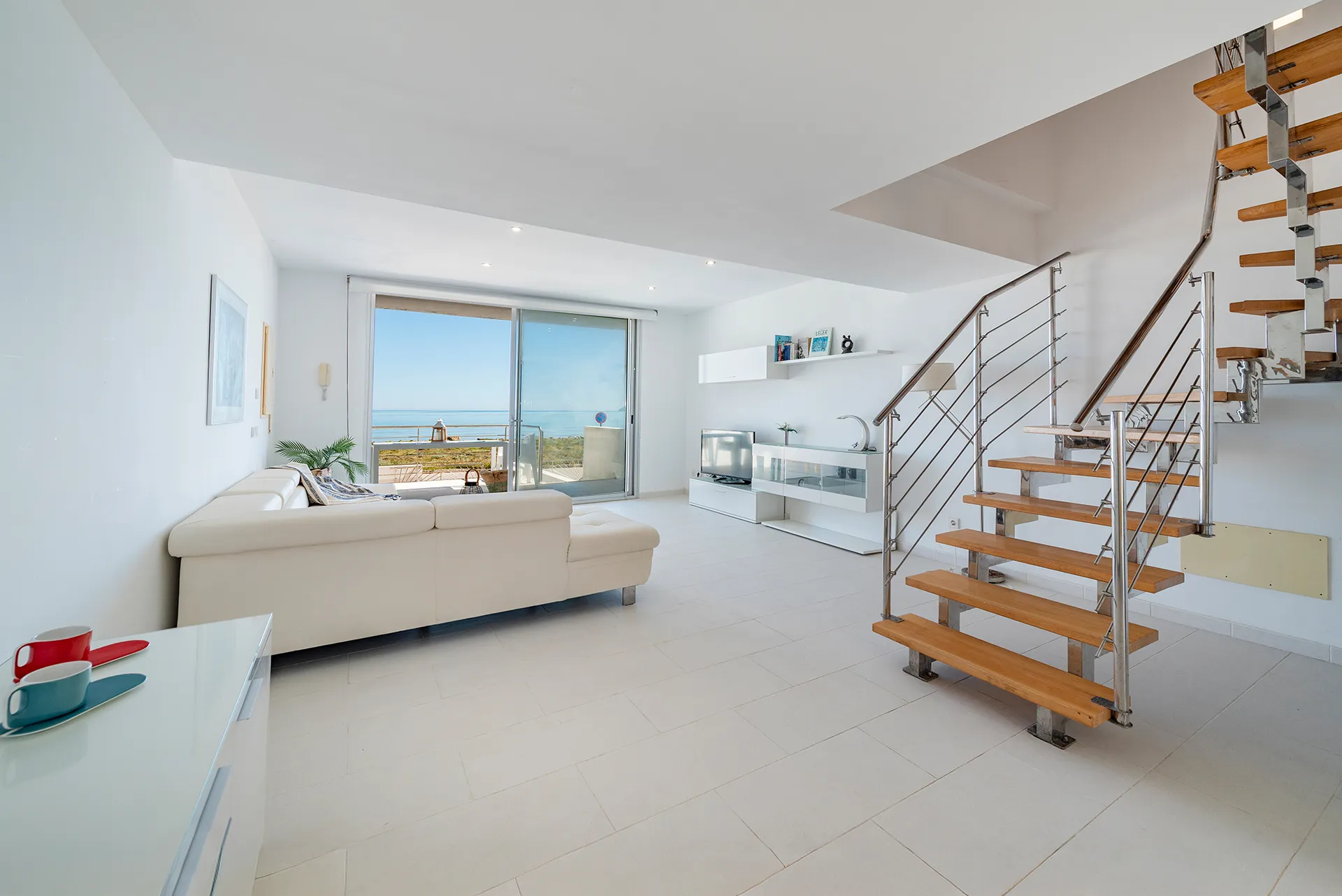 Dúplex en primera línea con vistas panorámicas al mar y licencia ETV-9