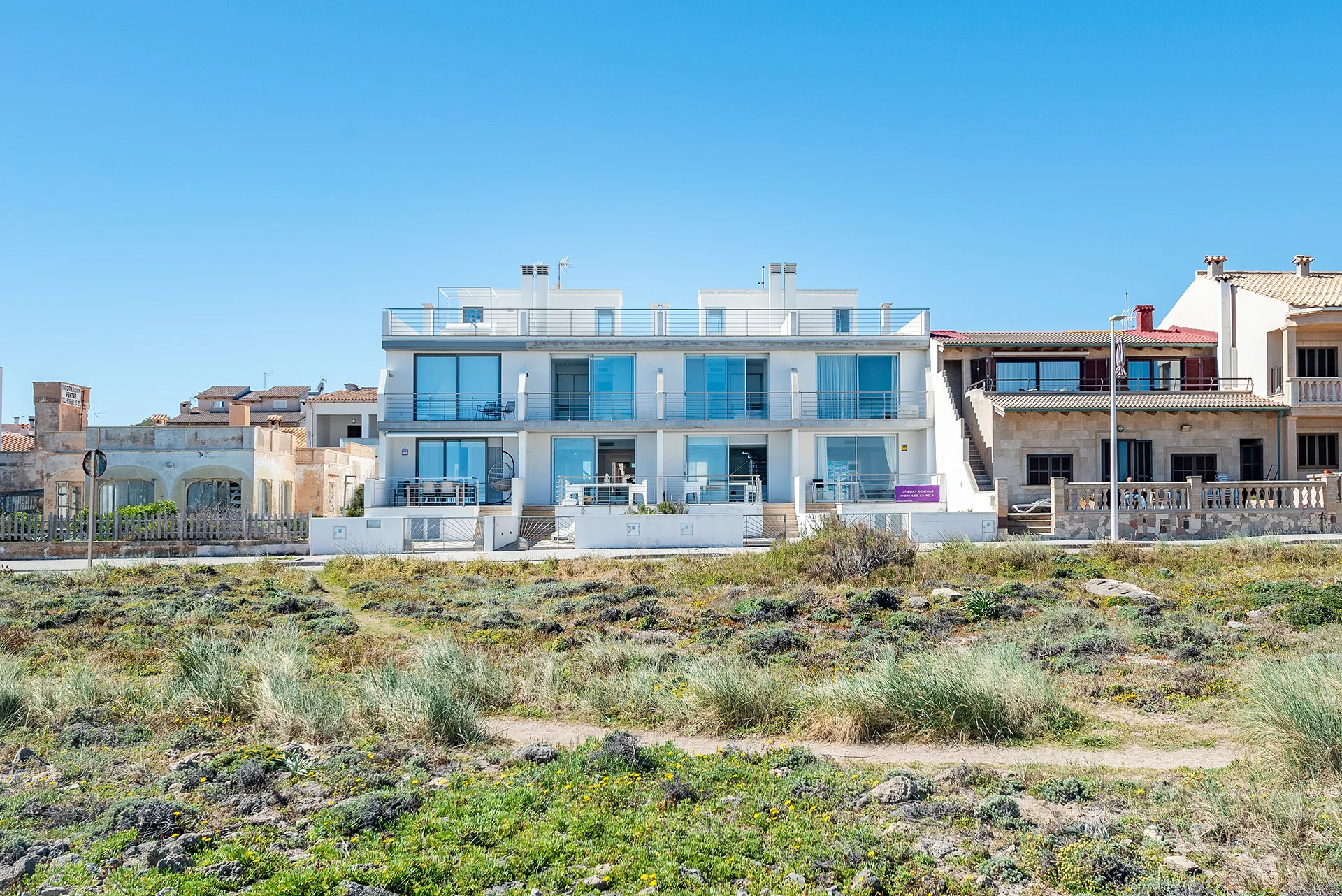 Dúplex en primera línea con vistas panorámicas al mar y licencia ETV-18