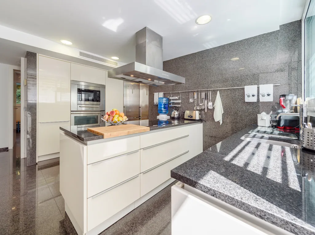 Luksuriøs villa på stranden i Formentor-8