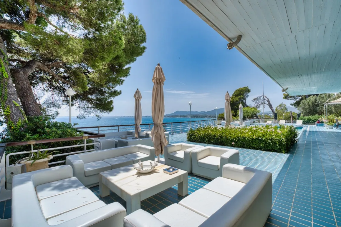 Unique property in first sea line with private sea access-3