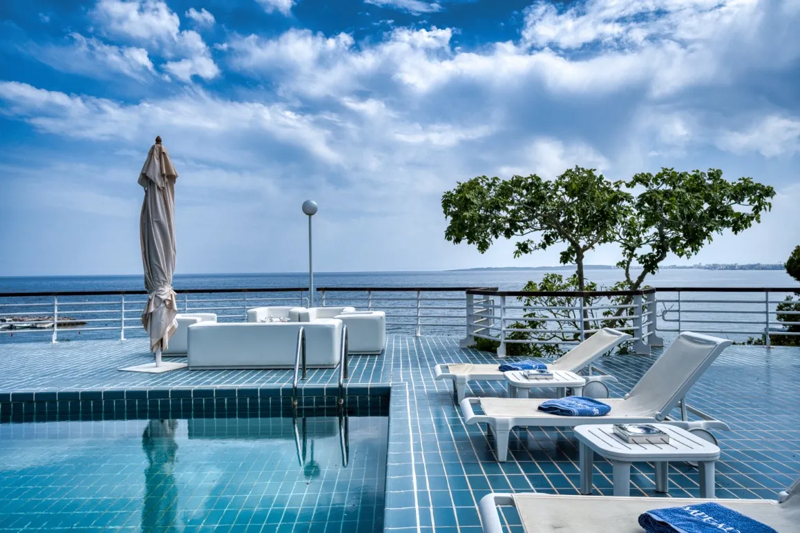 Unique property in first sea line with private sea access-5