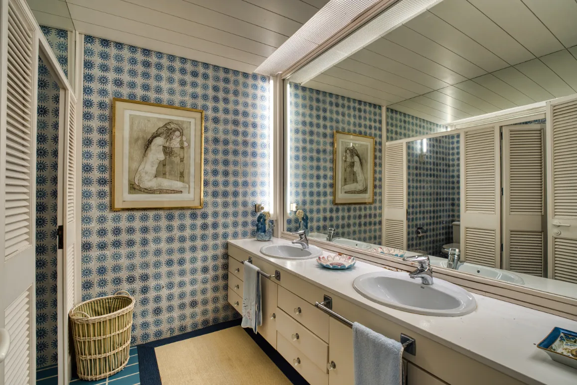 Unique property in first sea line with private sea access-10