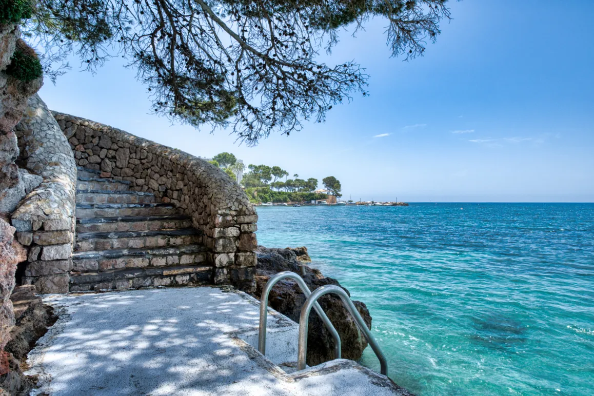 Unique property in first sea line with private sea access-4