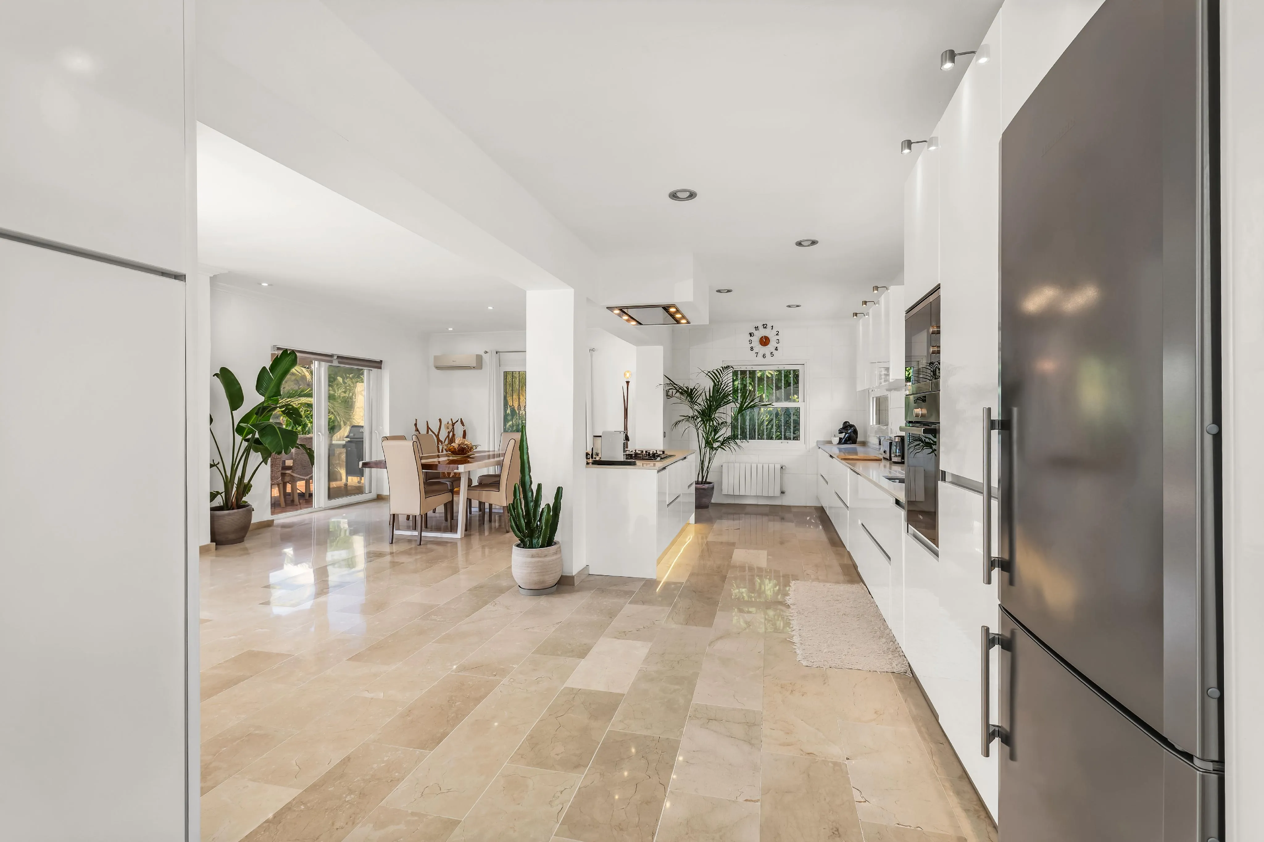 Smuk villa med flot havudsigt-10