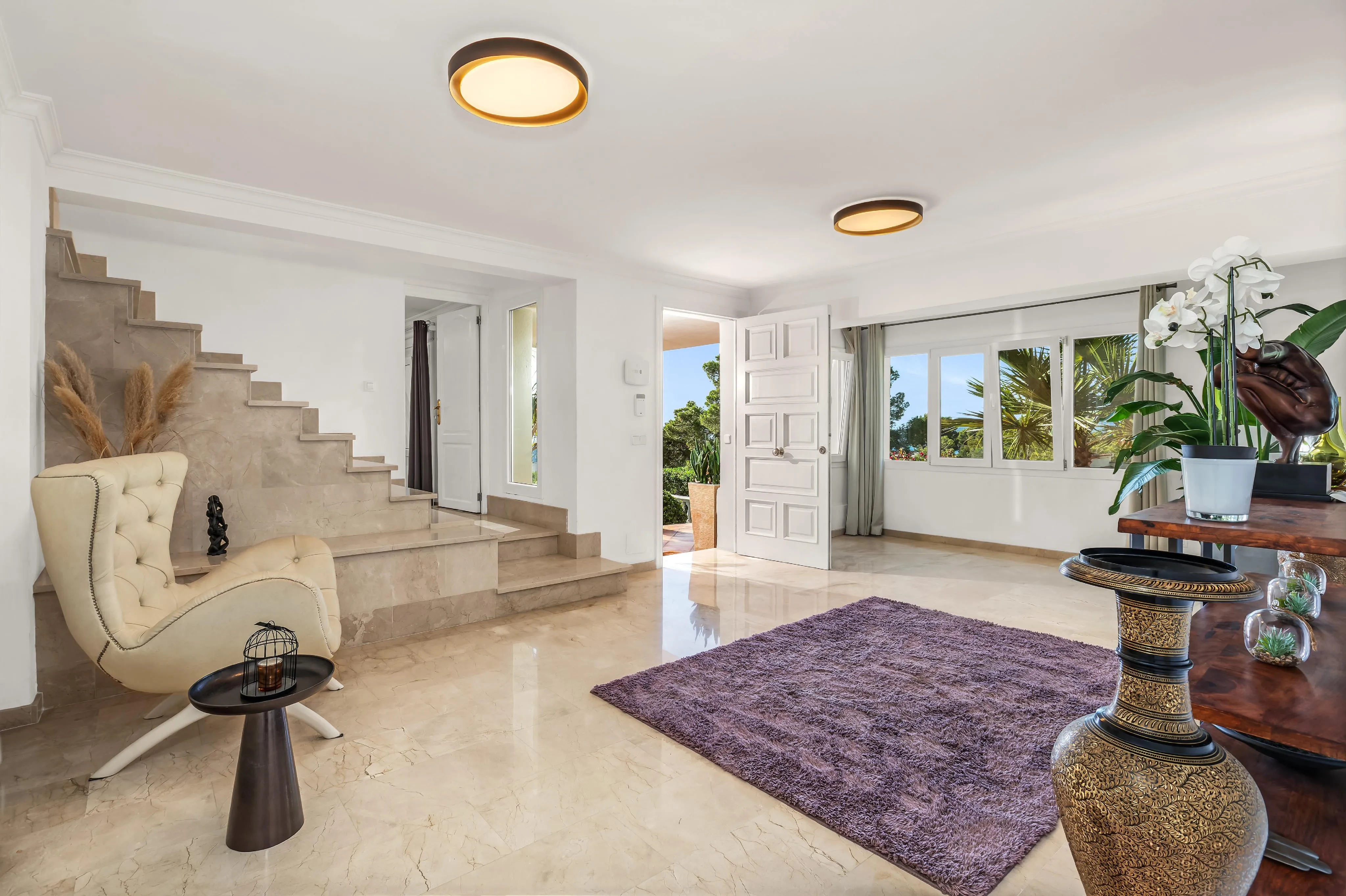 Smuk villa med flot havudsigt-11