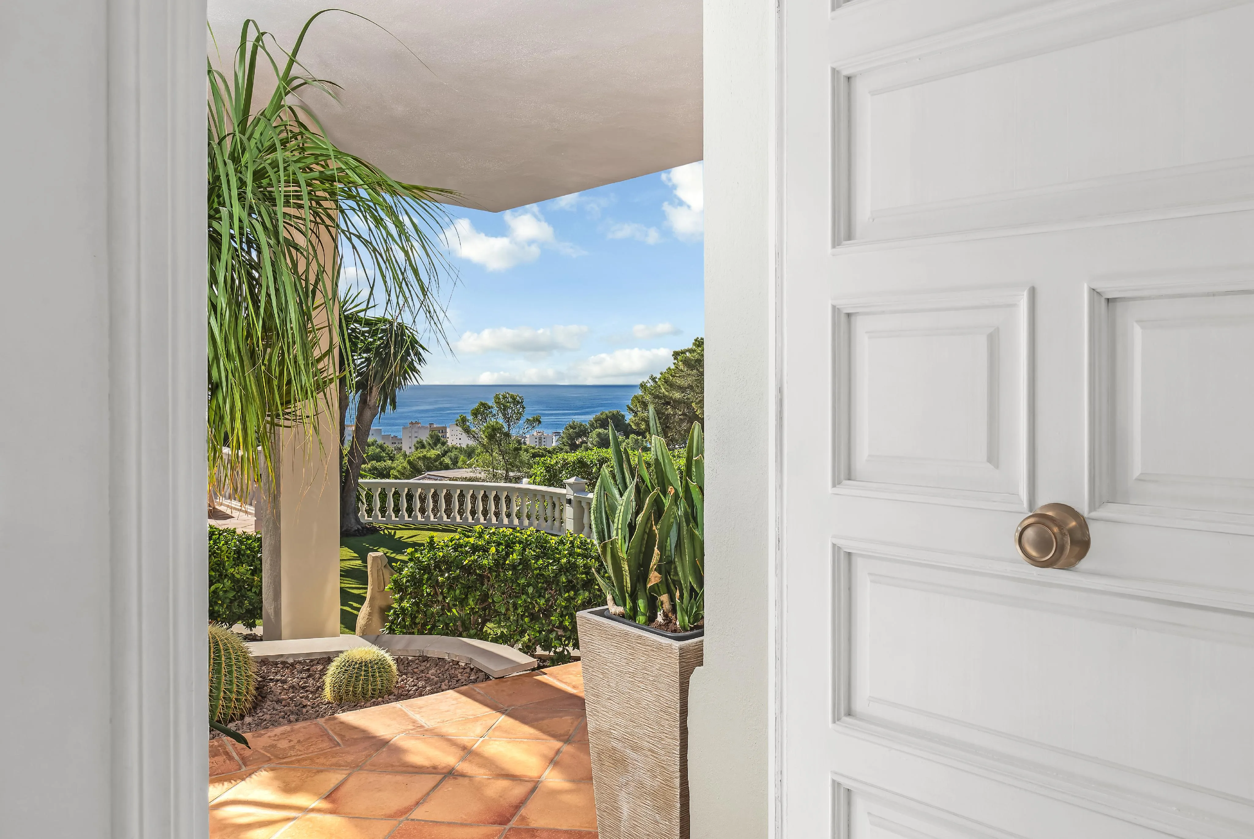 Smuk villa med flot havudsigt-21