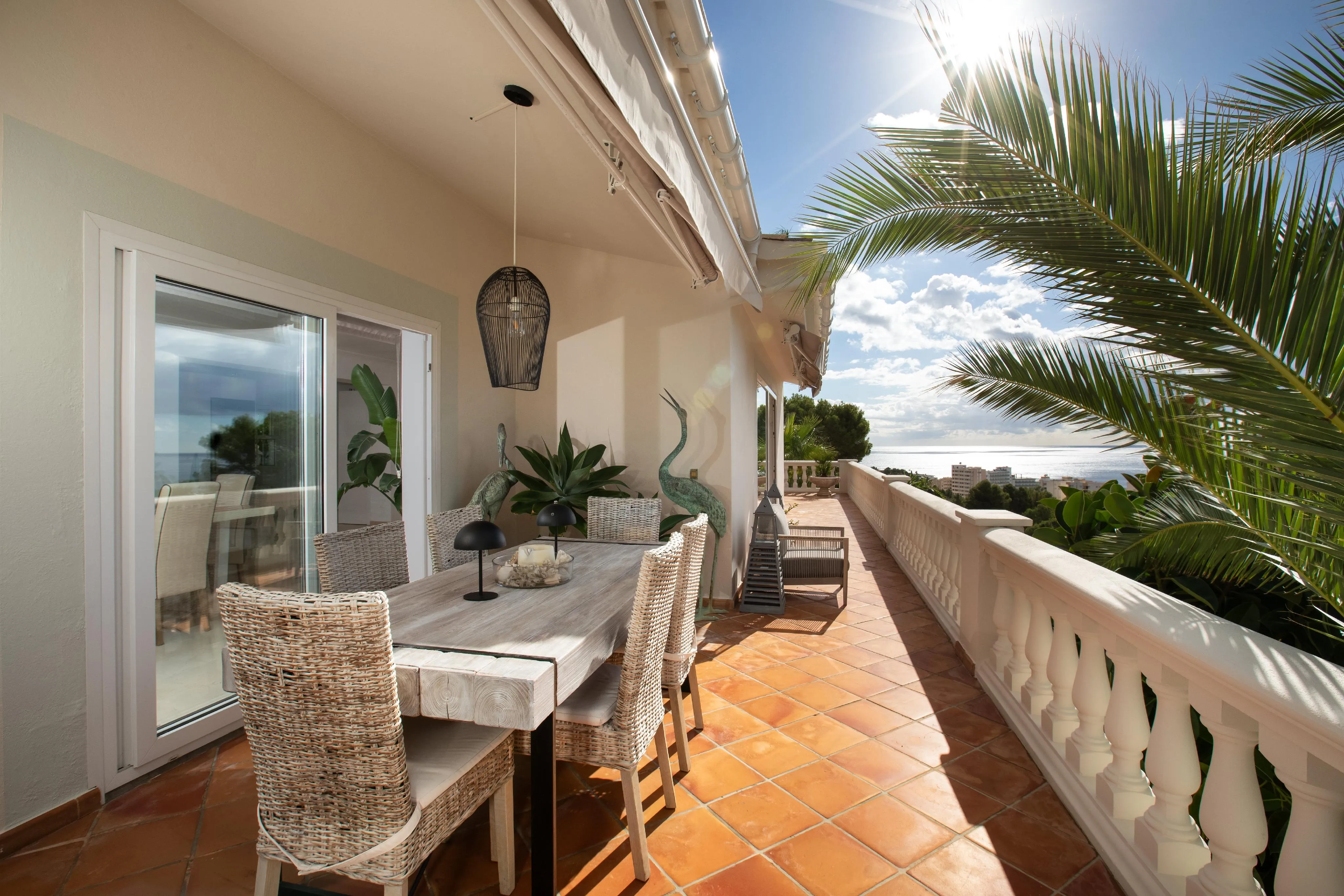 Smuk villa med flot havudsigt-12