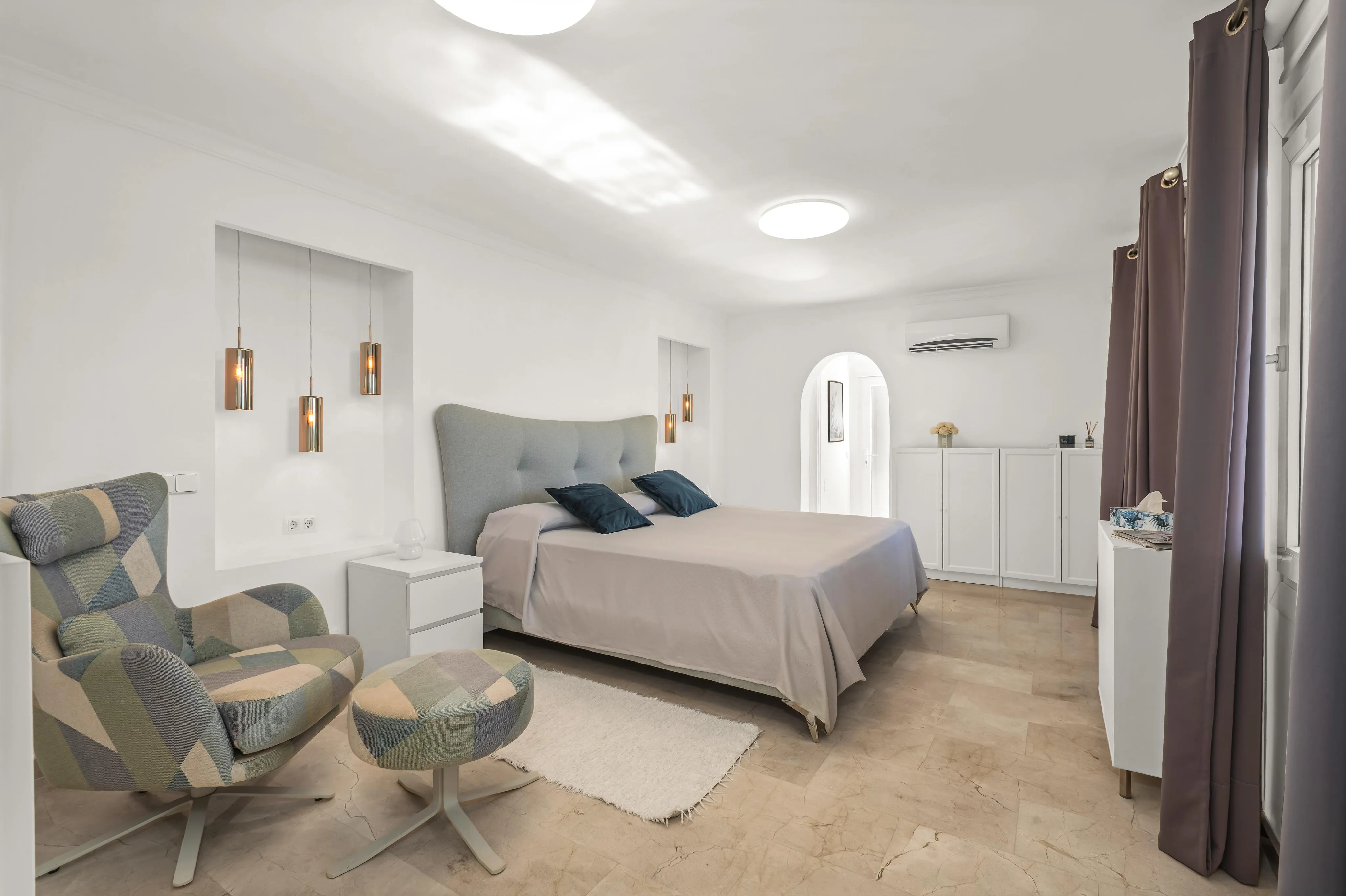 Smuk villa med flot havudsigt-17