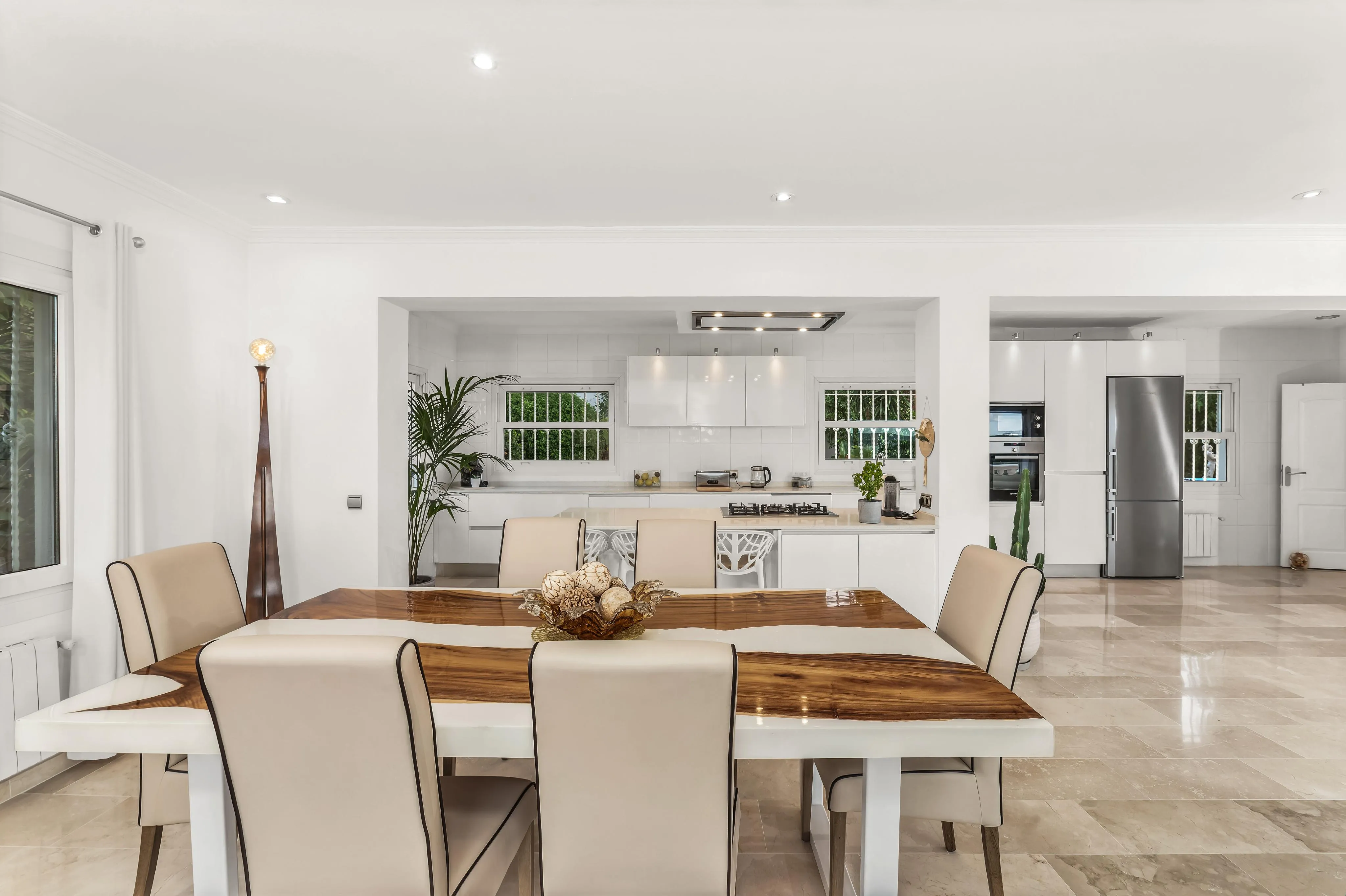 Smuk villa med flot havudsigt-7