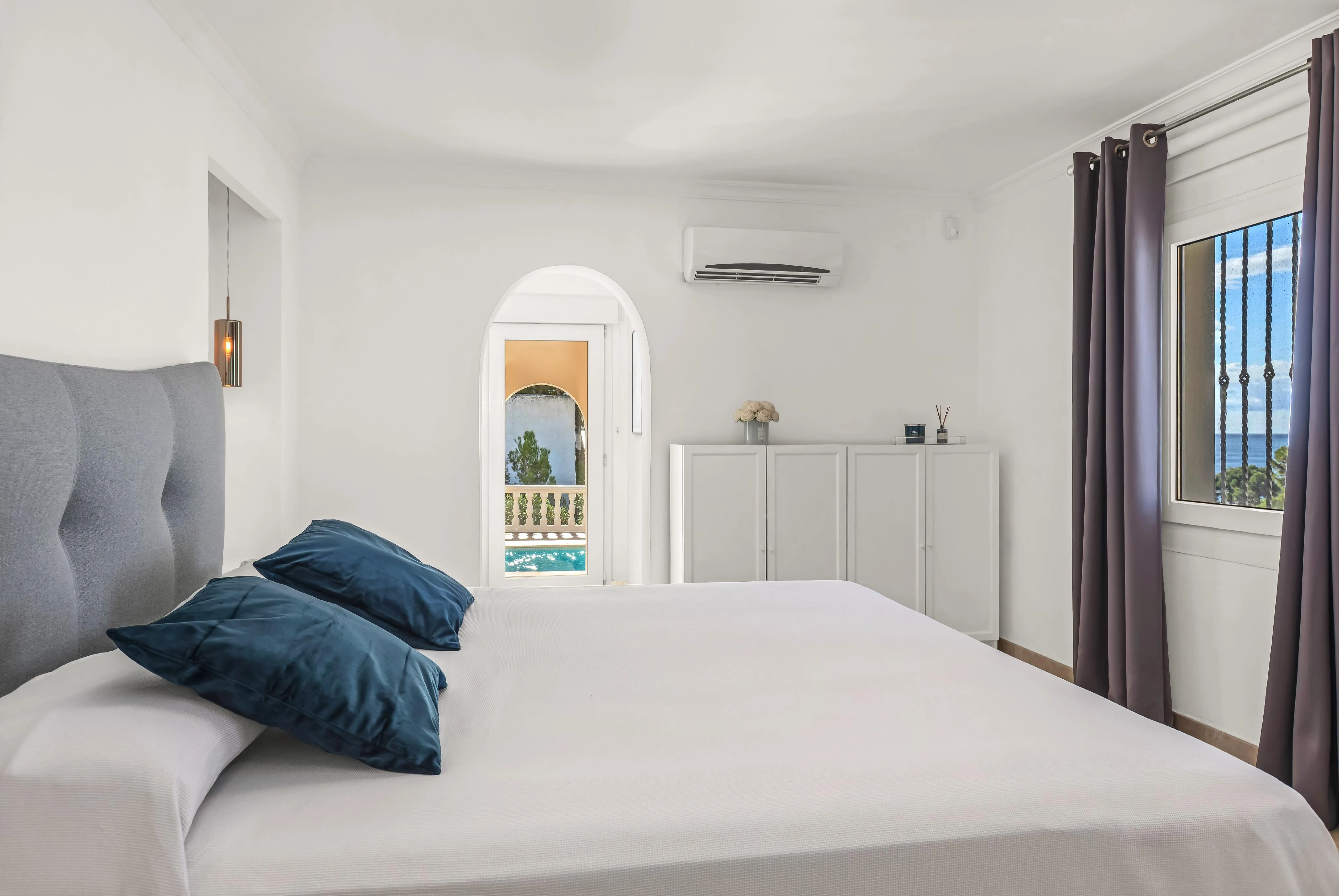 Smuk villa med flot havudsigt-18