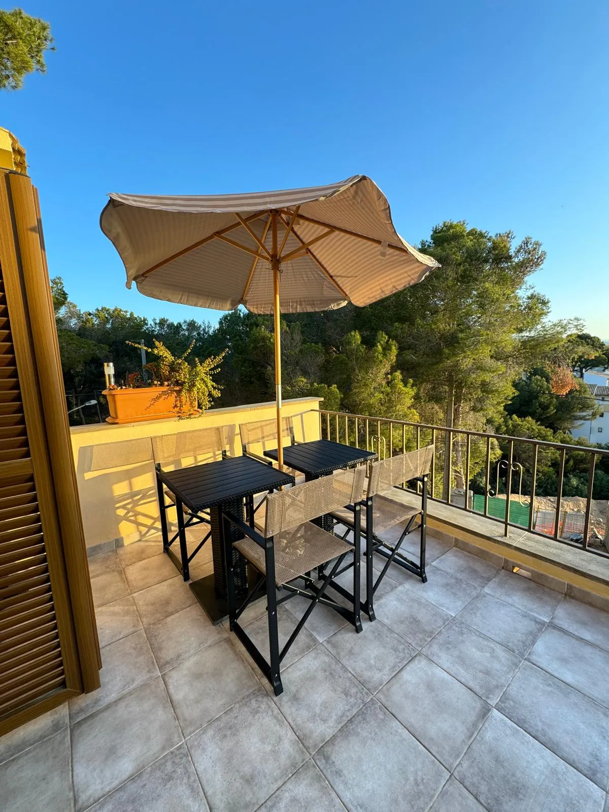 Newly refurbished apartment with sea view-15