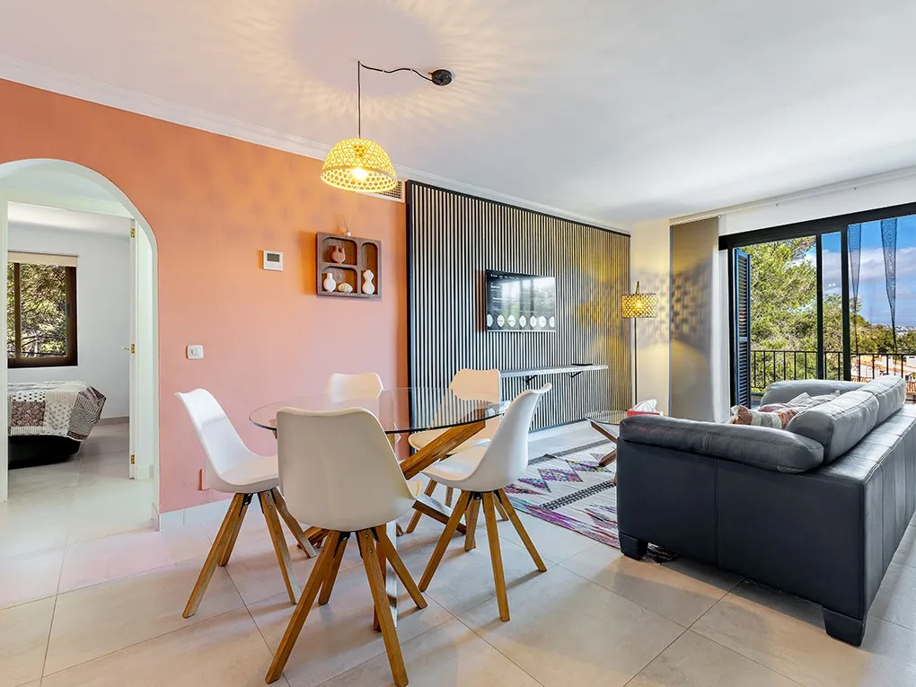 Newly refurbished apartment with sea view-4