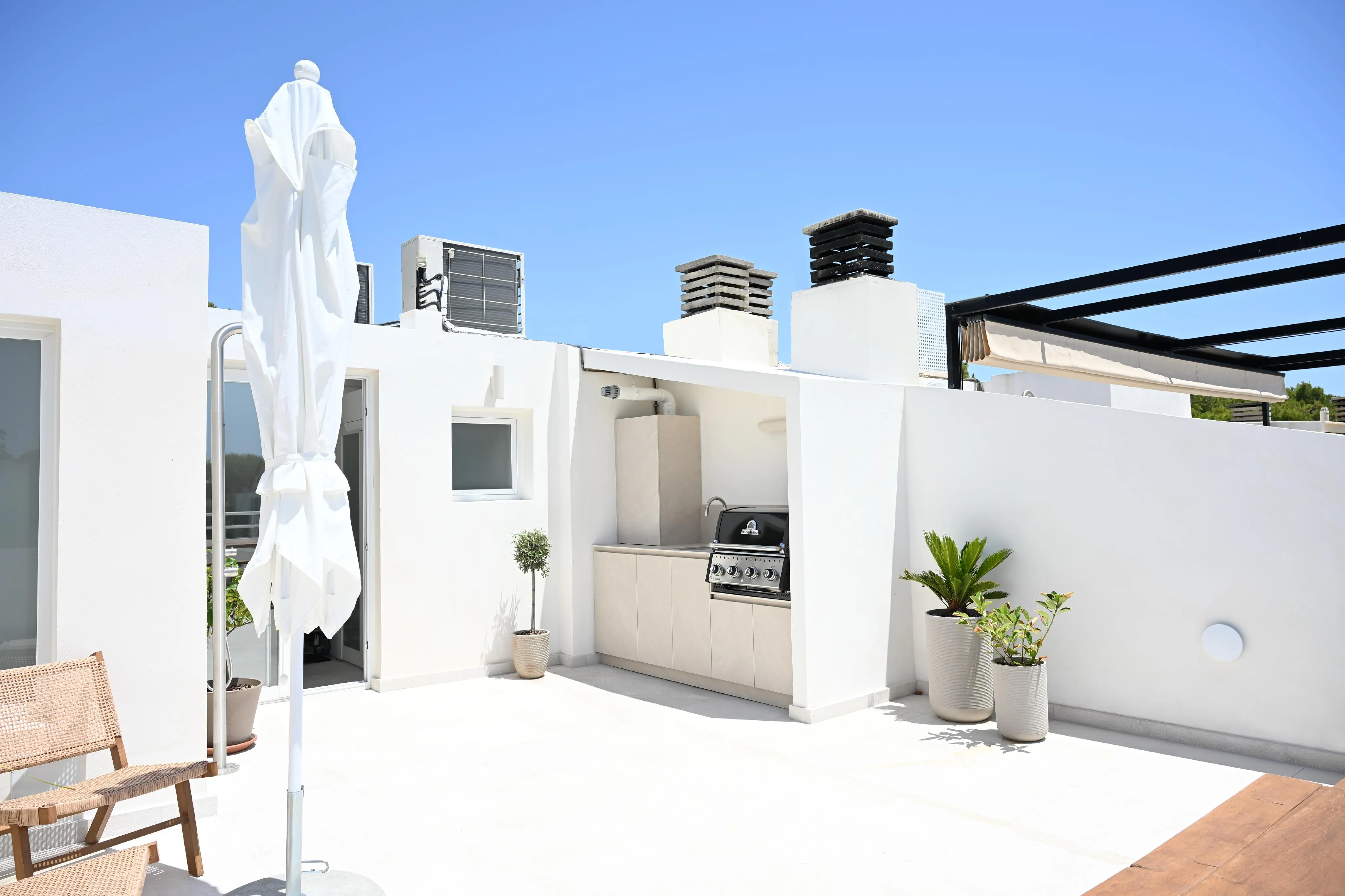 Stunning Triplex Penthouse with Spectacular Seaviews-15