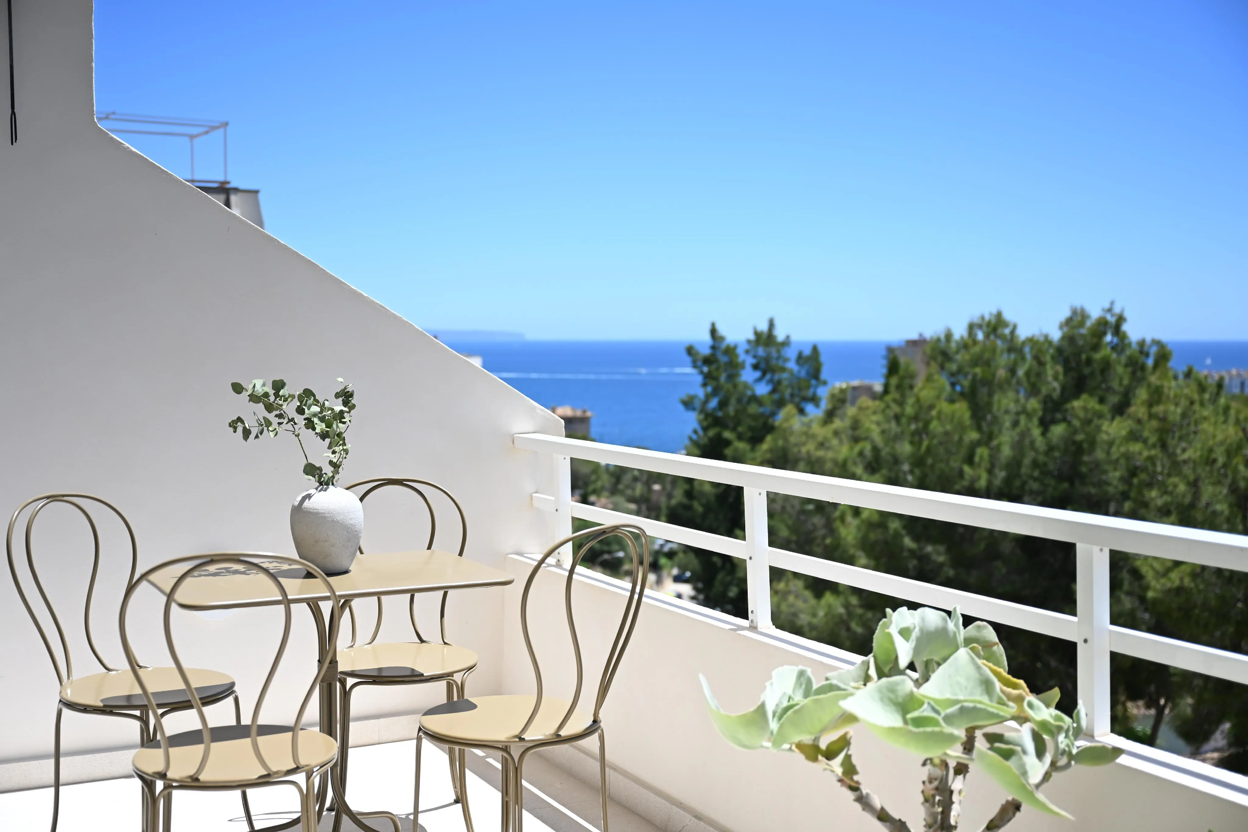 Stunning Triplex Penthouse with Spectacular Seaviews-7