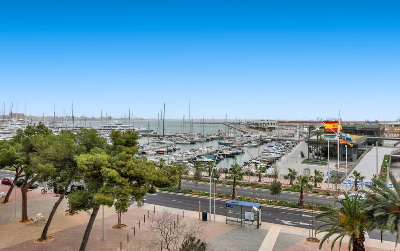 Immobile di prestigio utilizzabile come ufficio o appartamento con una spettacolare vista sul mare