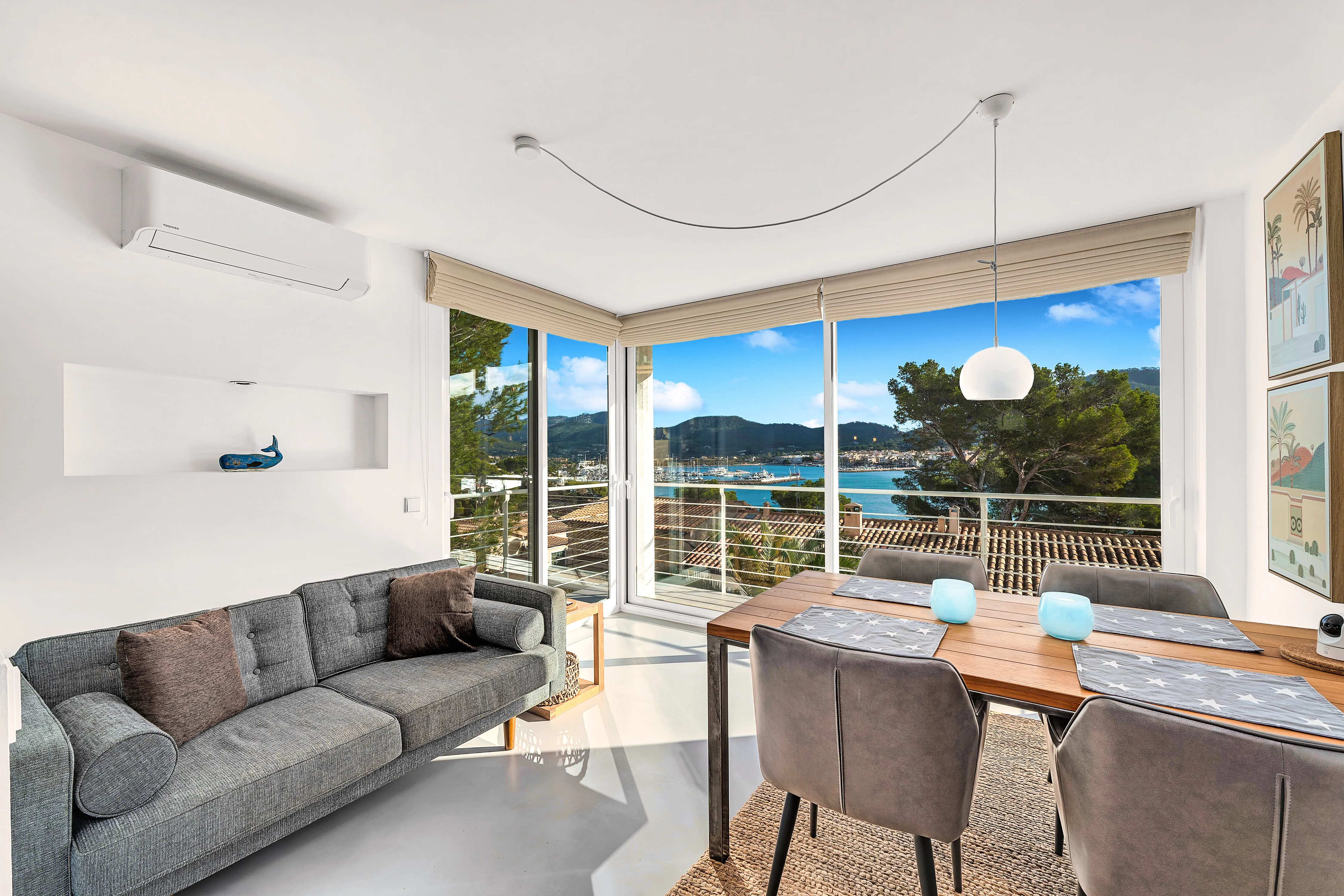 Fuldstændig renoveret hus med udsigt over havnen i Port Andratx-2