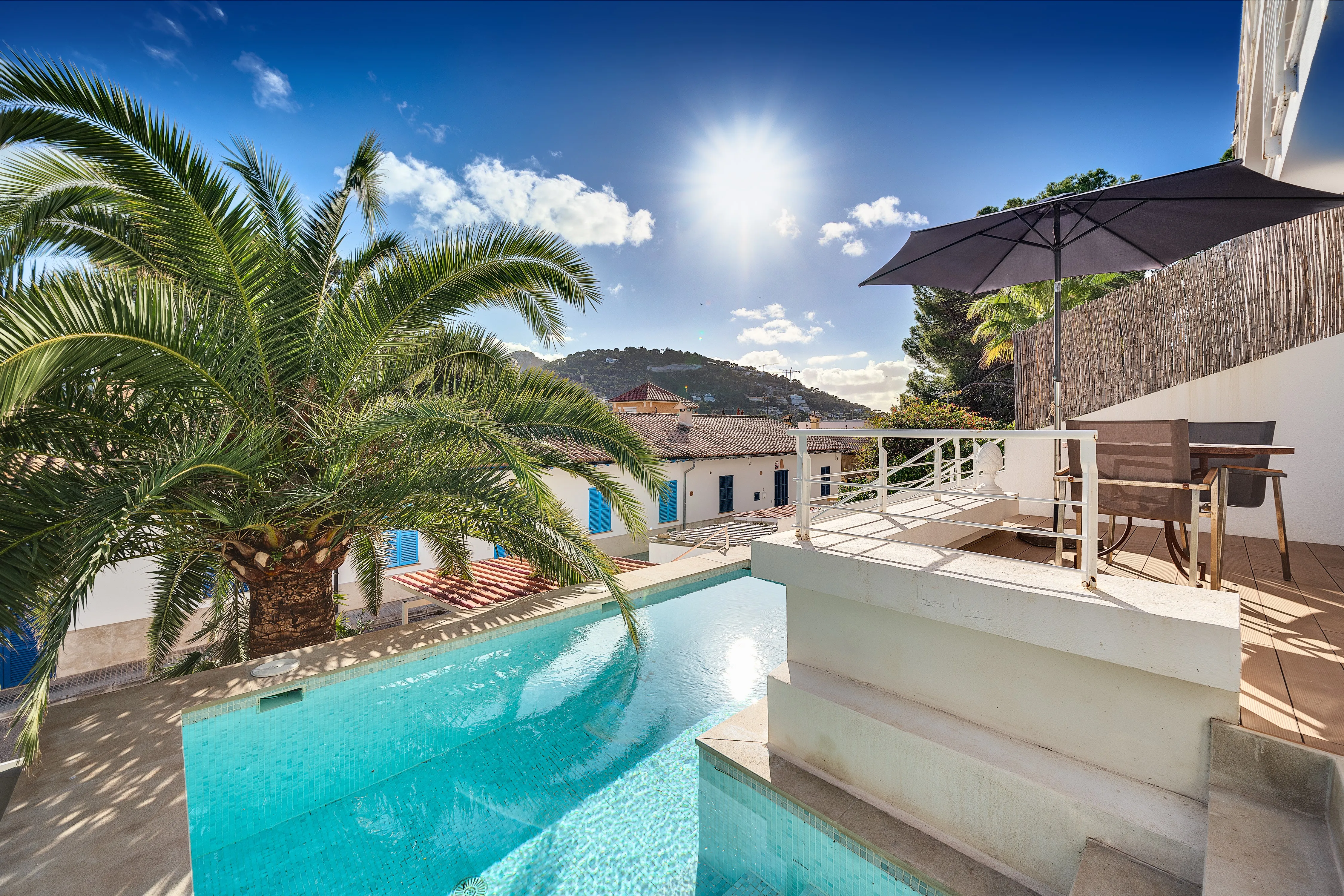 Fuldstændig renoveret hus med udsigt over havnen i Port Andratx-14