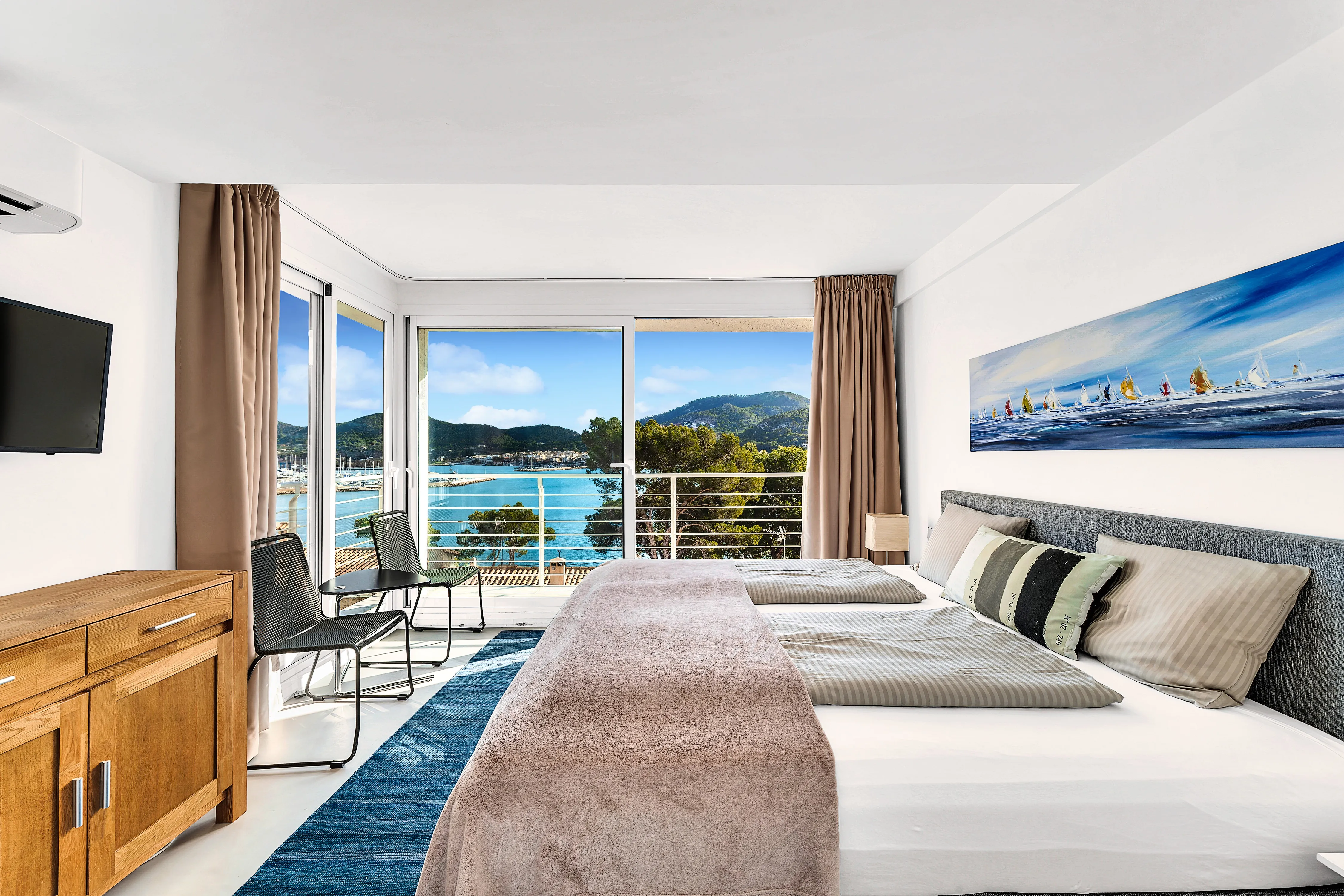 Fuldstændig renoveret hus med udsigt over havnen i Port Andratx-9