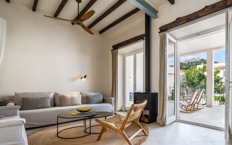 Maison de village rénovée avec piscine et vues