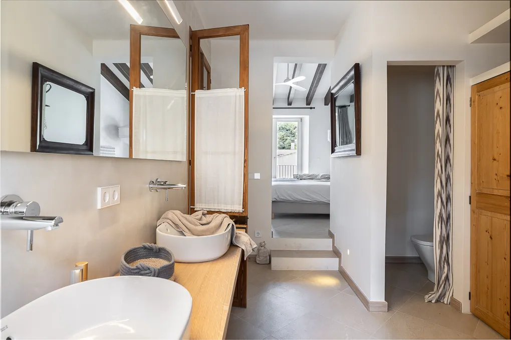 Casa de pueblo reformada con piscina y vistas-11