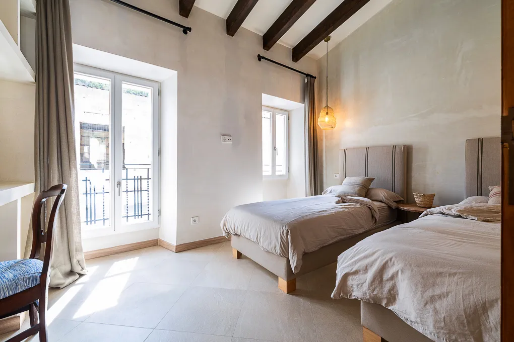 Casa de pueblo reformada con piscina y vistas-9