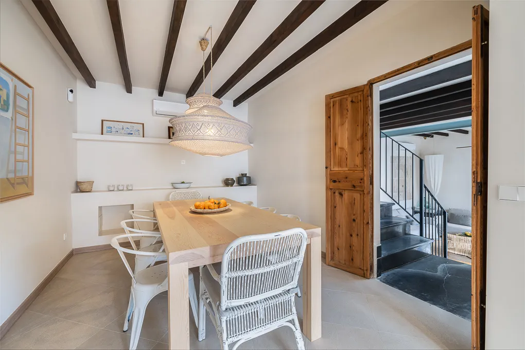 Casa de pueblo reformada con piscina y vistas-6