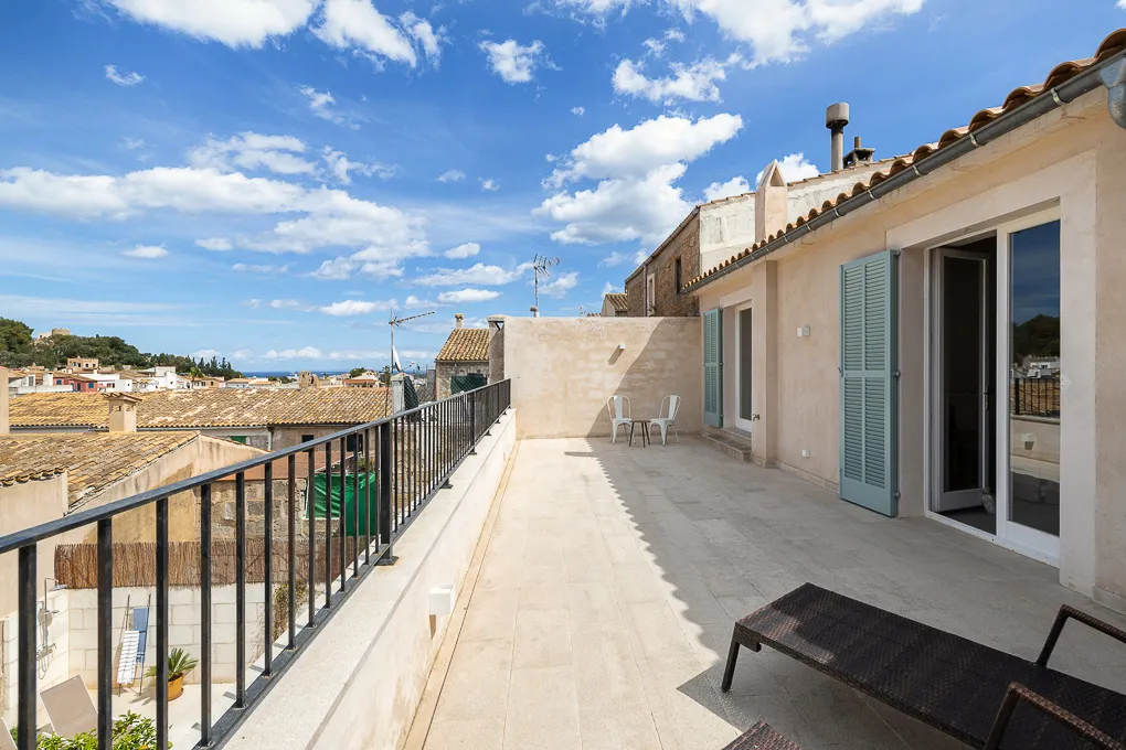 Casa de pueblo reformada con piscina y vistas-13