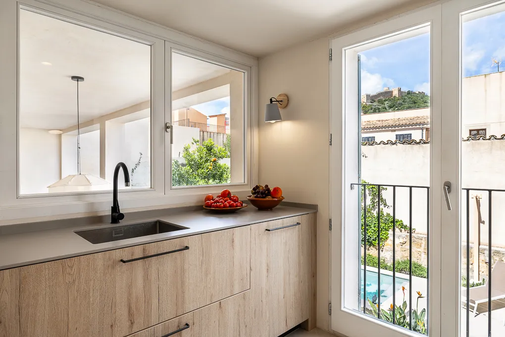 Casa de pueblo reformada con piscina y vistas-5