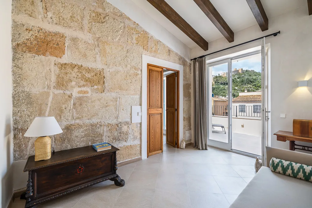 Casa de pueblo reformada con piscina y vistas-7