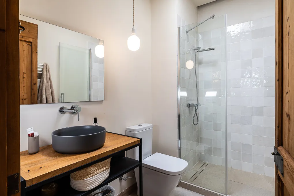 Casa de pueblo reformada con piscina y vistas-8