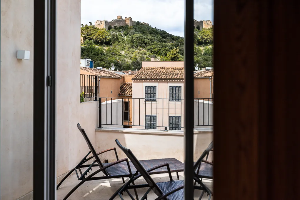 Casa de pueblo reformada con piscina y vistas-10