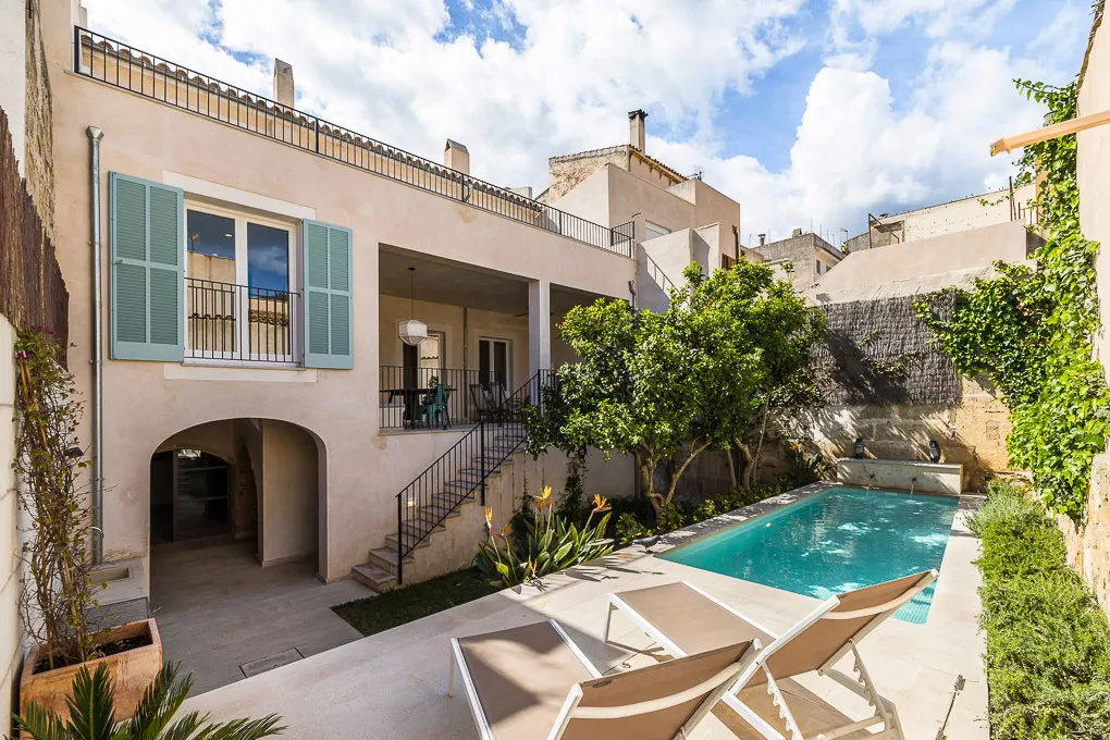 Casa de pueblo reformada con piscina y vistas-2
