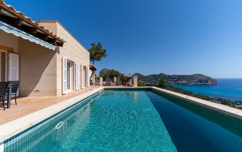 Villa di Canyamel con licenza di noleggio e vista cinematografica sulla roccia rossa