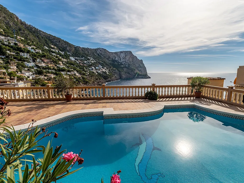 Garden apartment with sea views-6