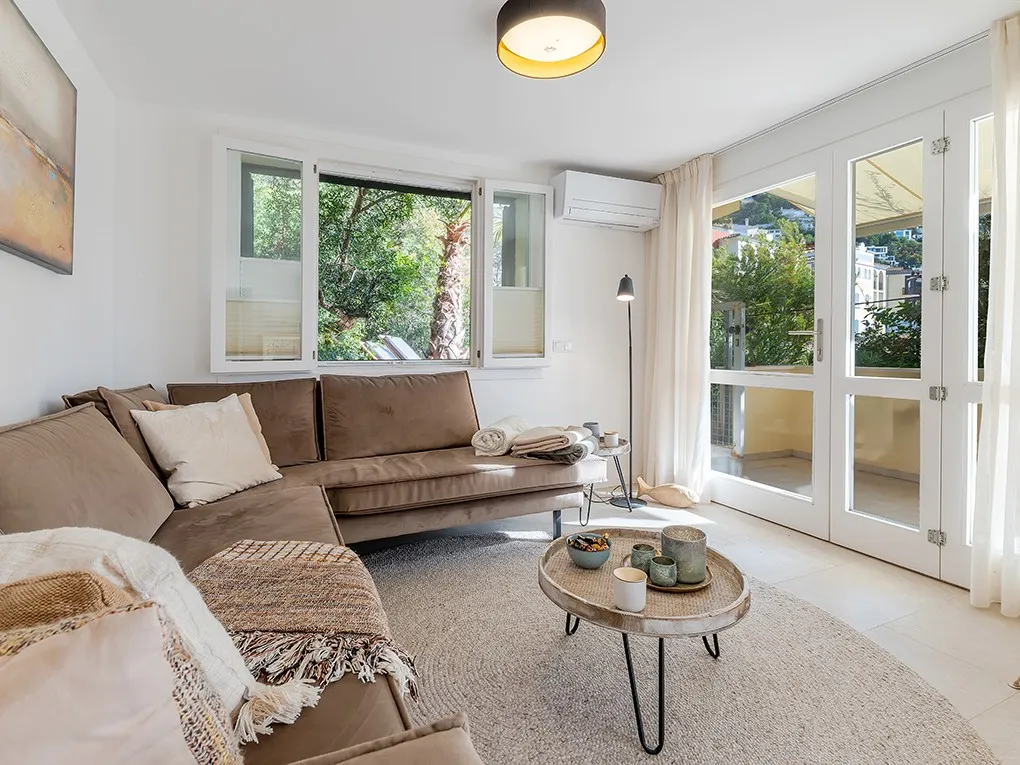 Garden apartment with sea views-11