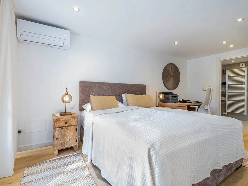 Garden apartment with sea views-7